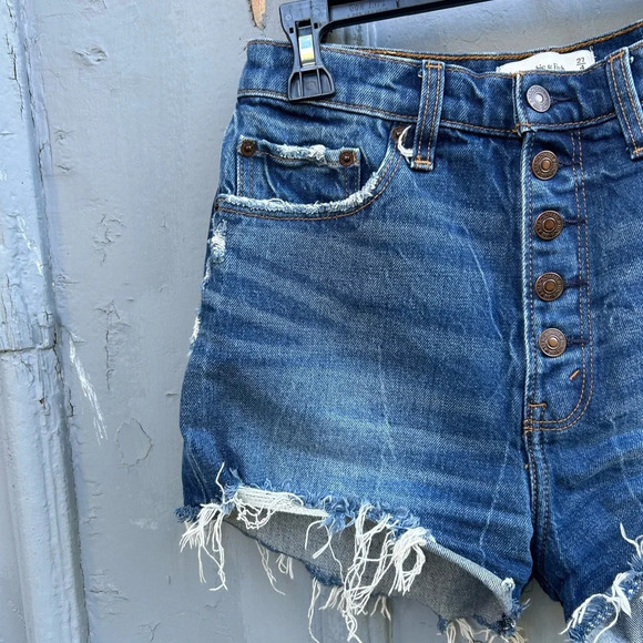 Abercrombie and Fitch High Rise Mom Shorts Buttonfly, size 27 - Picture 5 of 9